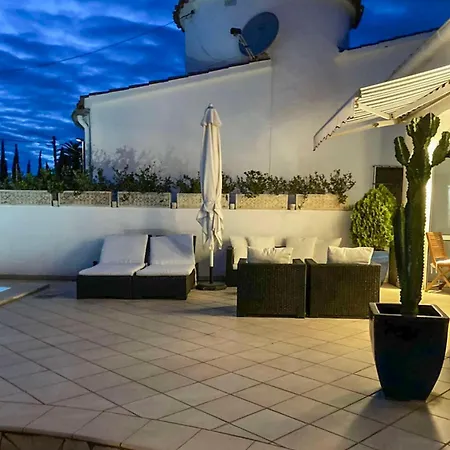 Charmante Avec Piscine Dans Les Canaux * Empuriabrava