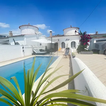 Charmante Avec Piscine Dans Les Canaux Villa *