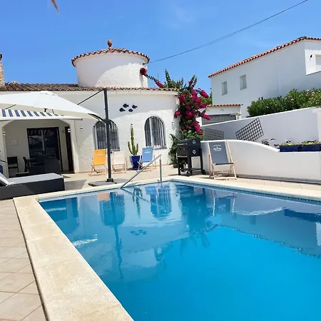 Charmante Avec Piscine Dans Les Canaux Villa *