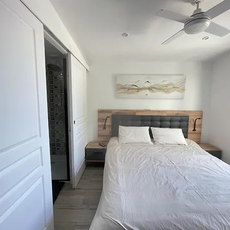 Charmante Avec Piscine Dans Les Canaux Villa Empuriabrava