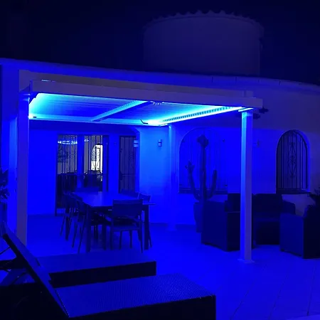 Charmante Avec Piscine Dans Les Canaux Empuriabrava